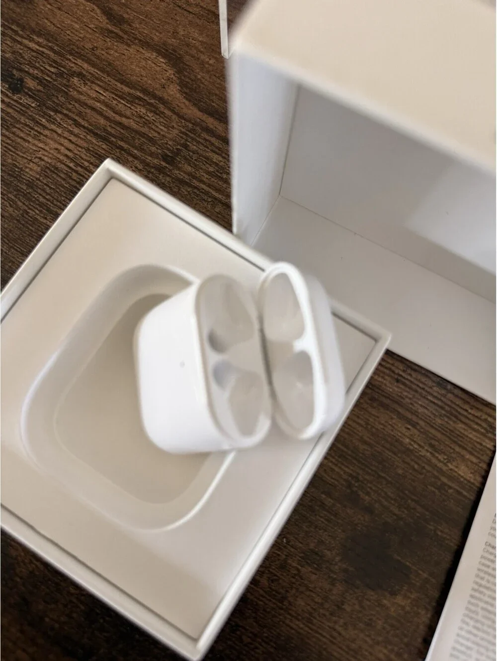 Apple Wireless Charging Case for AirPods 2nd Gen Compact White A1938 *No Charger